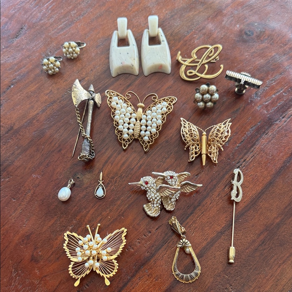 Gold and Pearl Brooch Collection